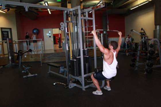Gerakan Lat Pulldown